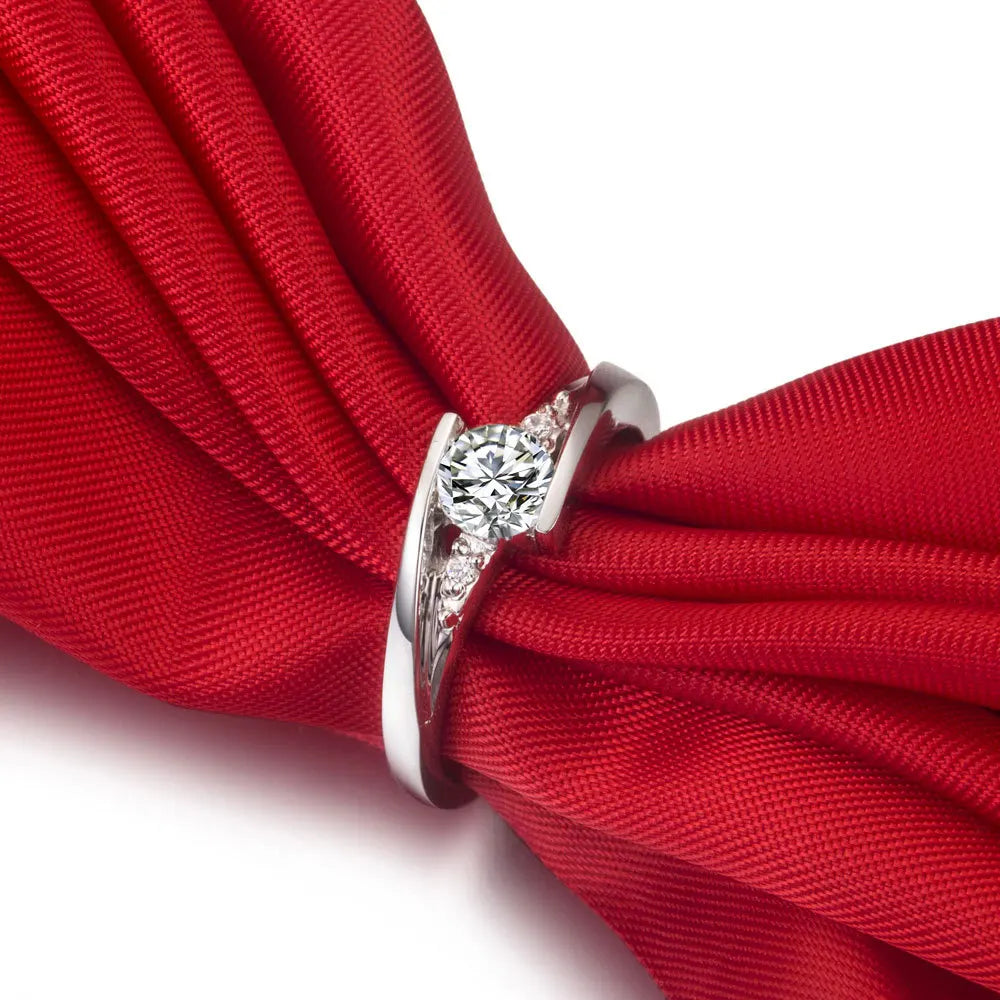 Anel Solitário em Ouro Branco com Diamante 0,5 ct