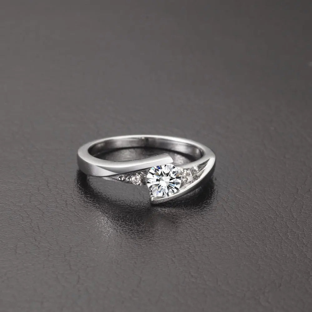 Anel Solitário em Ouro Branco com Diamante 0,5 ct