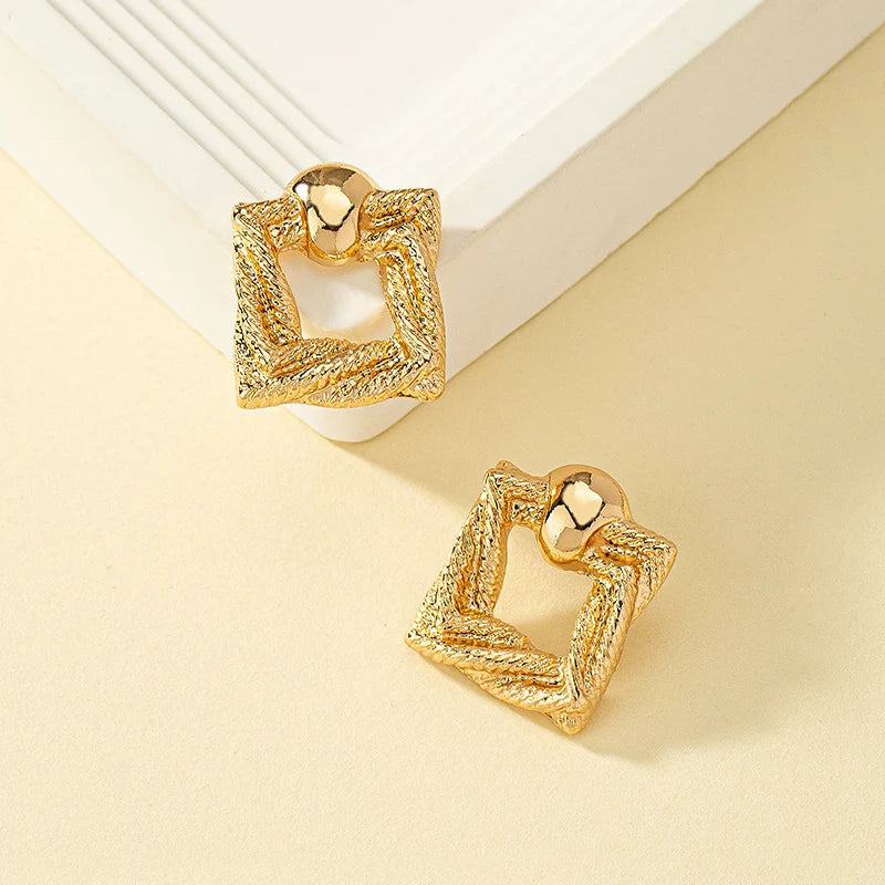 Brinco Square Banhado a Ouro 18k