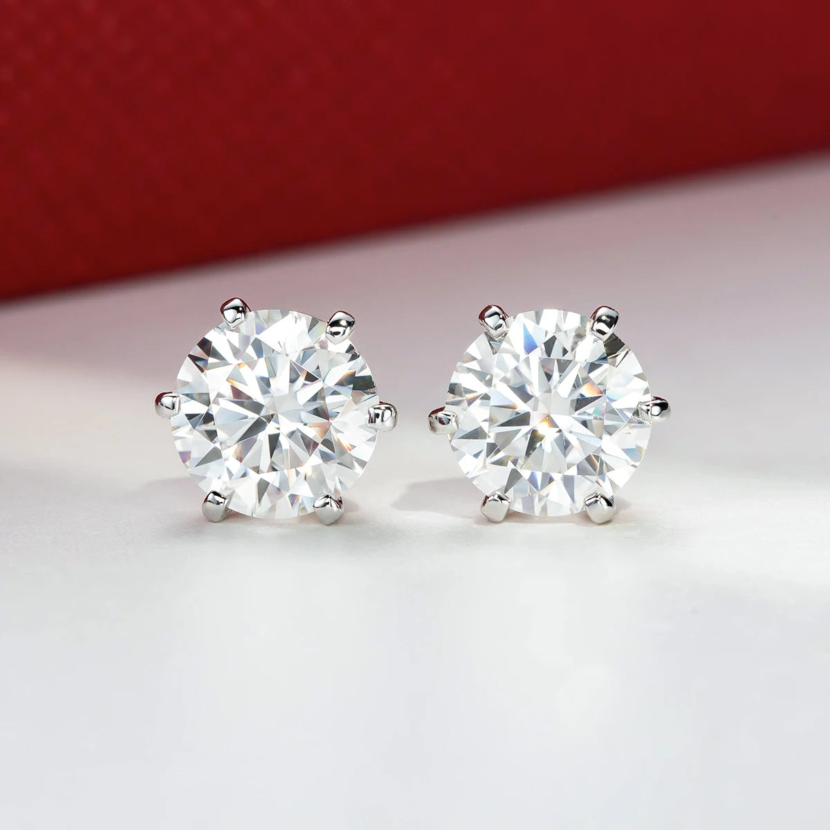 Brinco Vivence em Ouro Branco com Moissanite