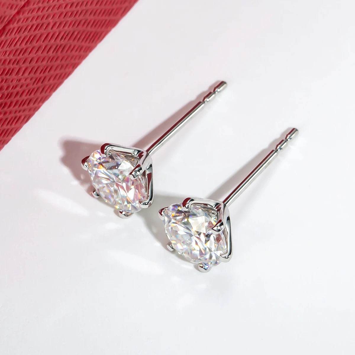 Brinco Vivence em Ouro Branco com Moissanite