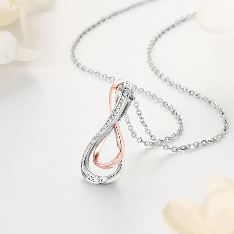 Colar em Prata com Pingente Amor Infinito Cravejado com Moissanites