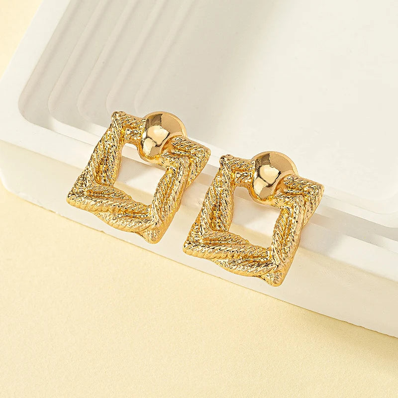 Brinco Square Banhado a Ouro 18k