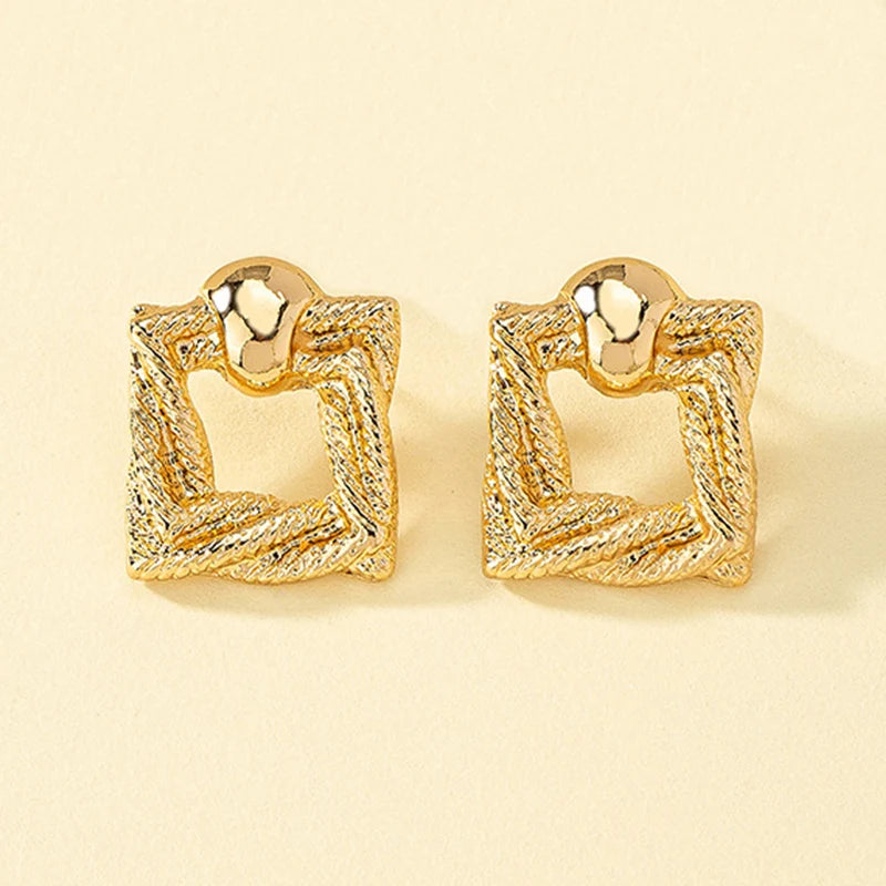 Brinco Square Banhado a Ouro 18k