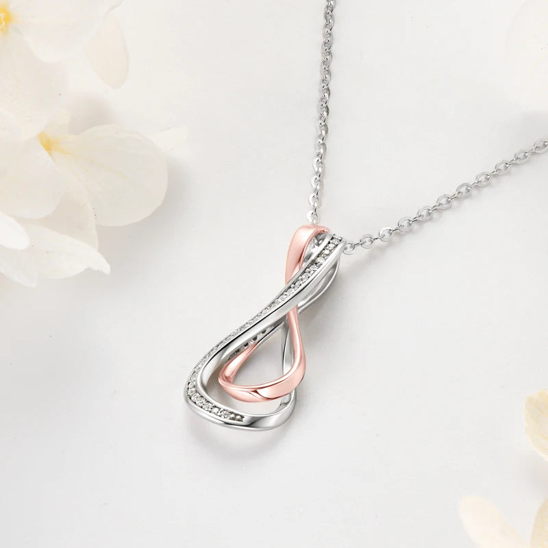 Colar em Prata com Pingente Amor Infinito Cravejado com Moissanites