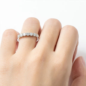 Anel Reali em Prata com Moissanites