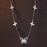 Colar Borboleta em Ouro Branco com Diamantes