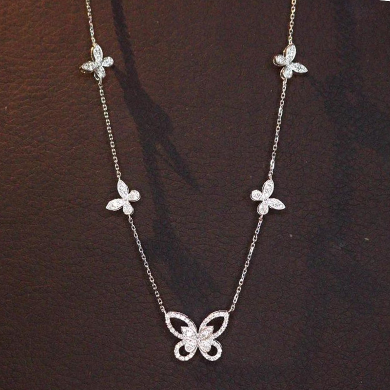 Colar Borboleta em Ouro Branco com Diamantes