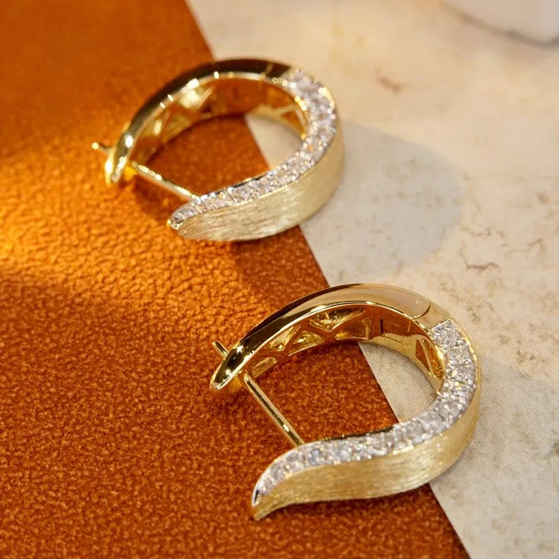 Brinco Argola Vivence em Forma de U em Ouro 18k com Diamantes