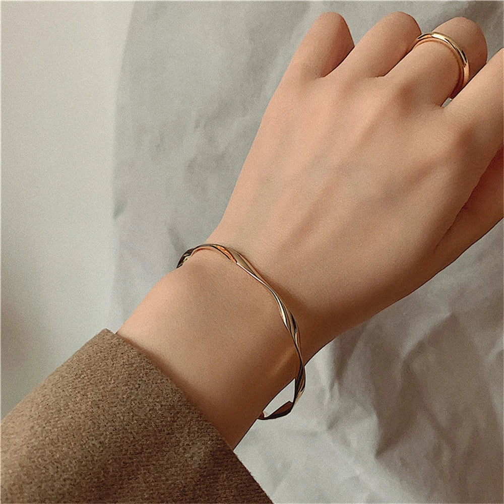 Pulseira Vivence Torcida Banhada a Ouro 18k