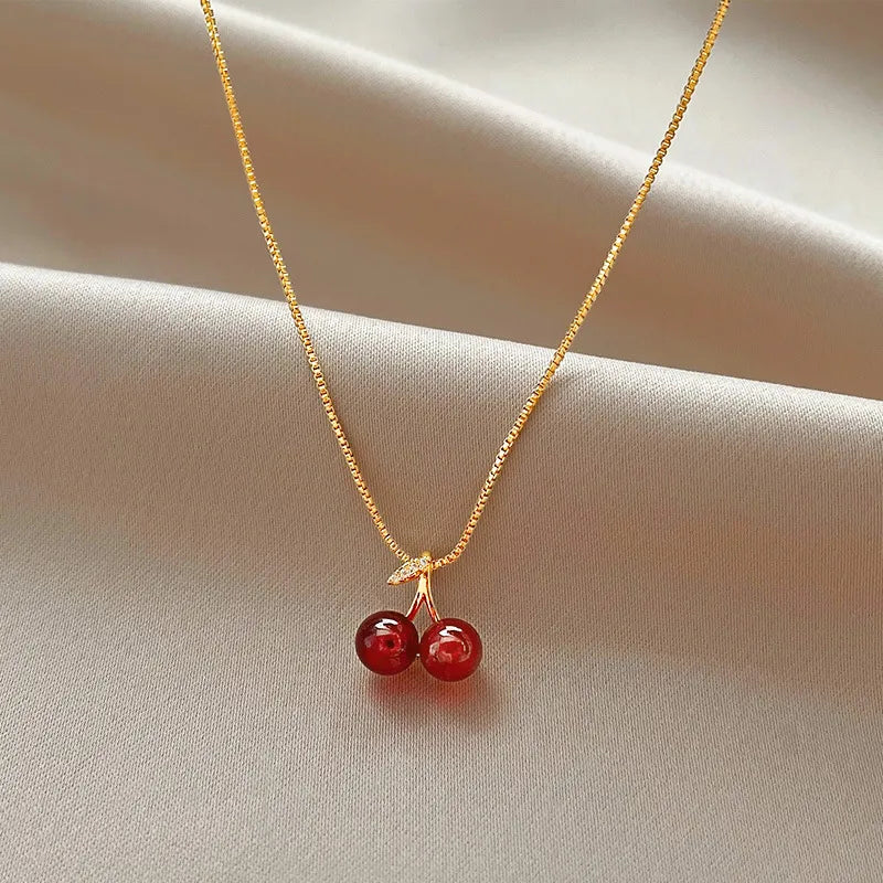 Colar Elegance com Pingente de Cereja