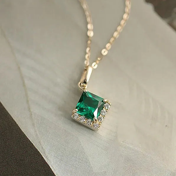 Colar Vivence em Prata Banhado a Ouro com Pingente de Zircônia