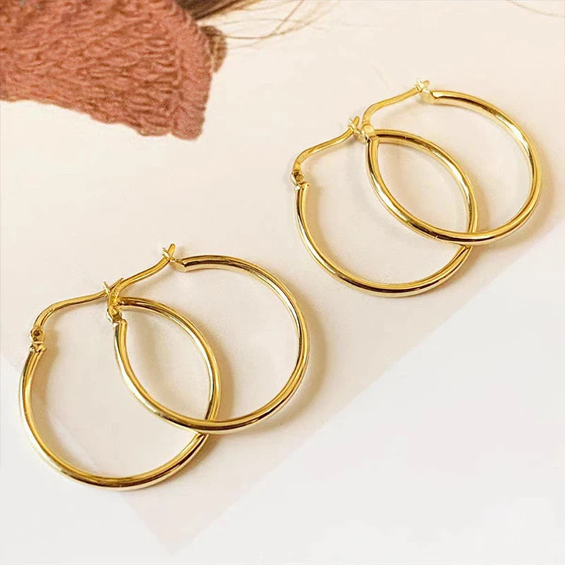 Argola Tradicional Vivence em Ouro