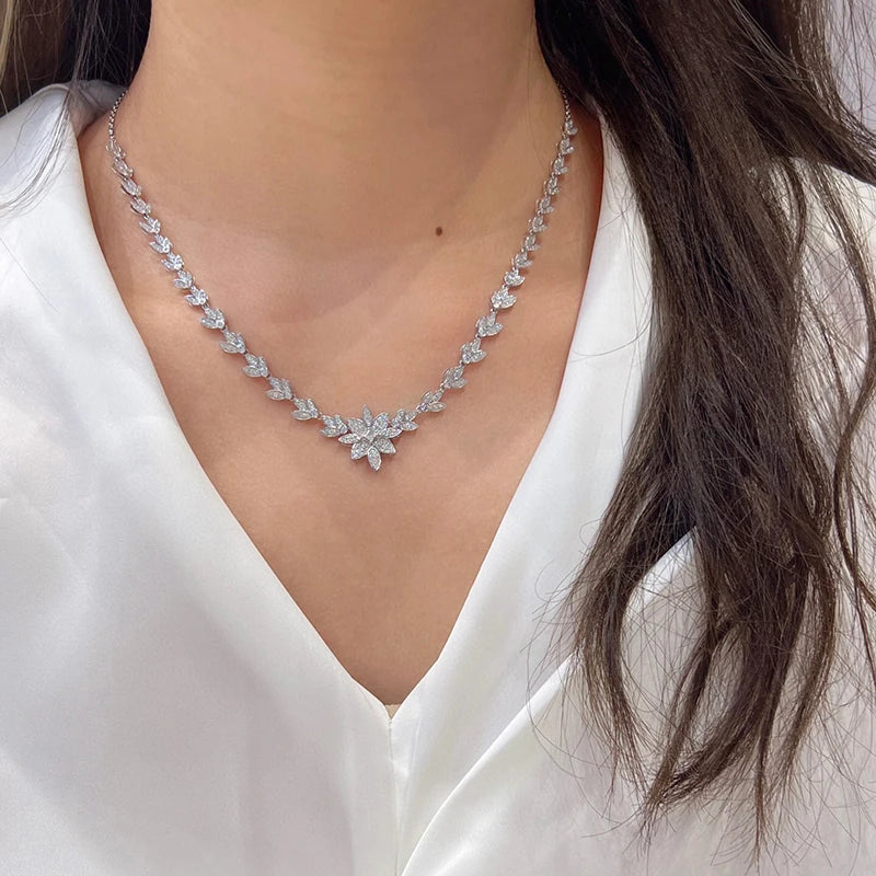 Colar Realeza em Ouro Branco Cravejado de Diamantes