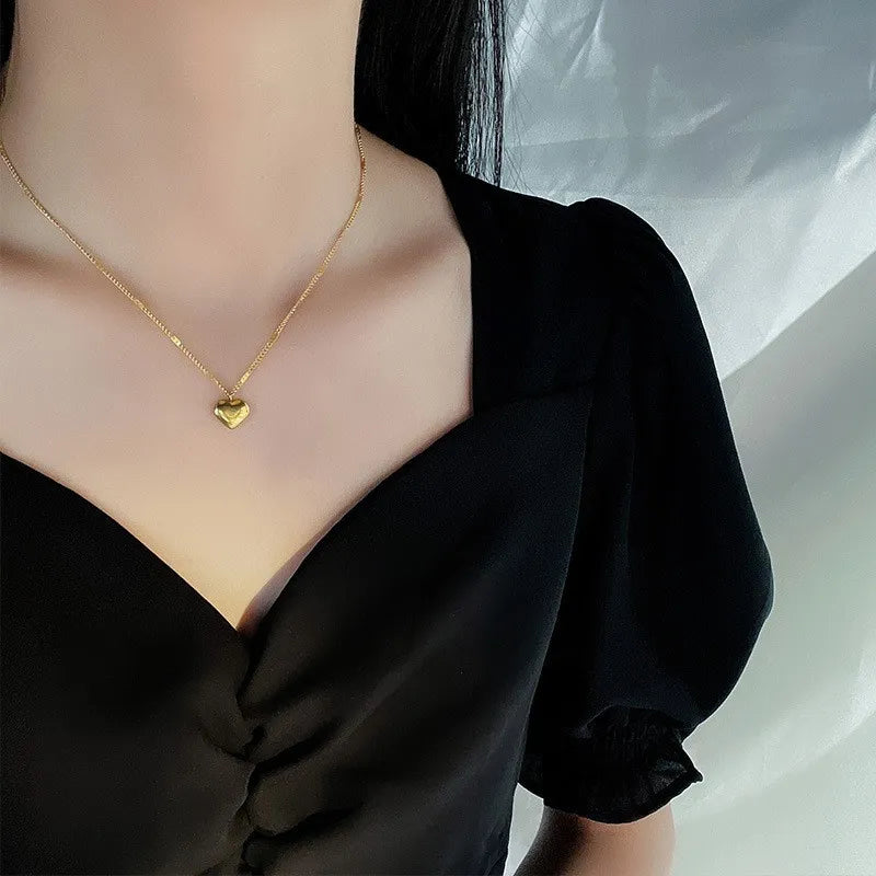 Colar Vivence Banhado a Ouro com Pingente Coração