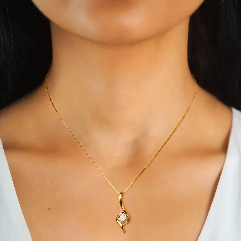 Colar Reali em Prata Banhando a Ouro 18k com Moissanite