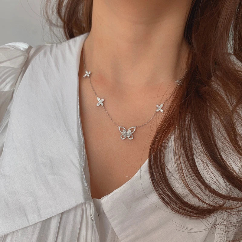 Colar Borboleta em Ouro Branco com Diamantes